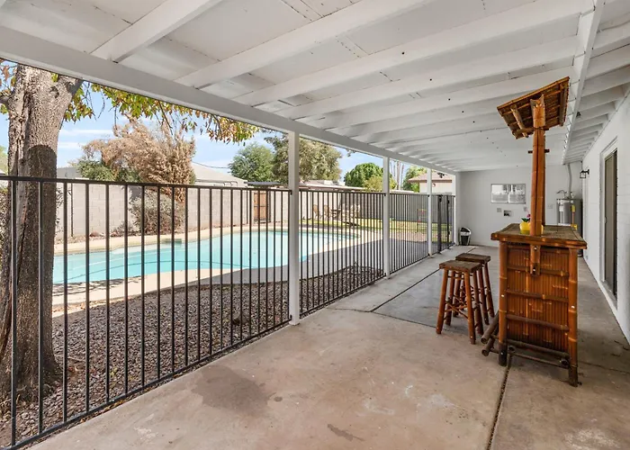 New Modern With Pool 4bd 2ba *