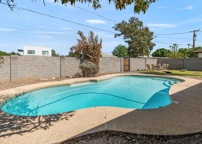 New Modern With Pool 4bd 2ba * Tempe