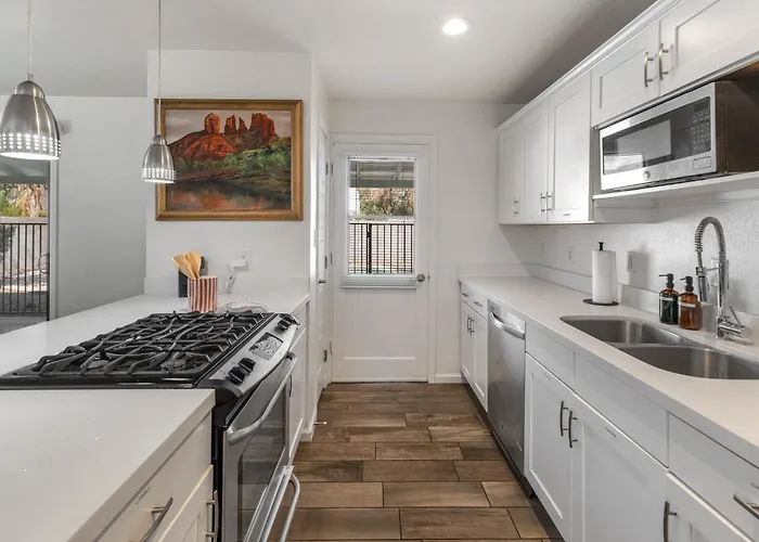 Holiday home New Modern With Pool 4bd 2ba *