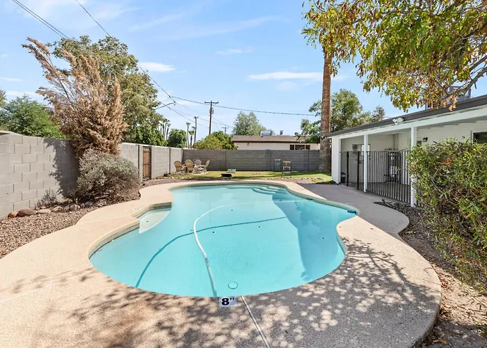 Holiday home New Modern With Pool 4bd 2ba