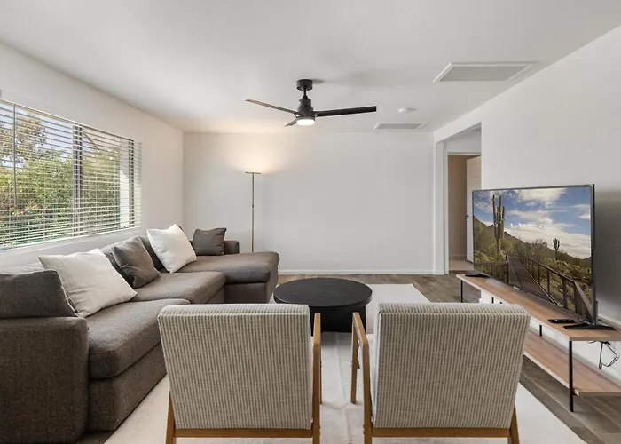Holiday home New Modern With Pool 4bd 2ba Tempe