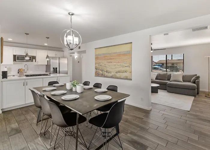 New Modern With Pool 4bd 2ba Holiday home *